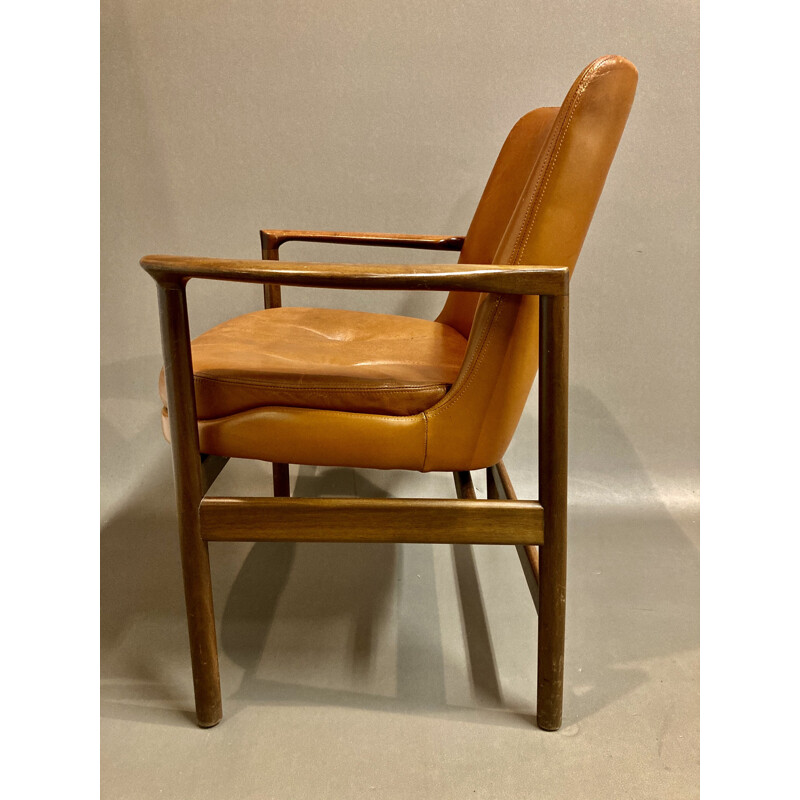 Fauteuil vintage en cuir par Kofod Larsen, Scandinave 1950