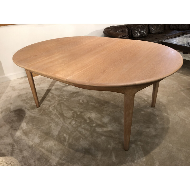 Vintage oak extensible dining table