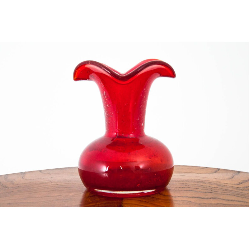 Vase vintage rouge en verre antico par L. Fiedorowicz