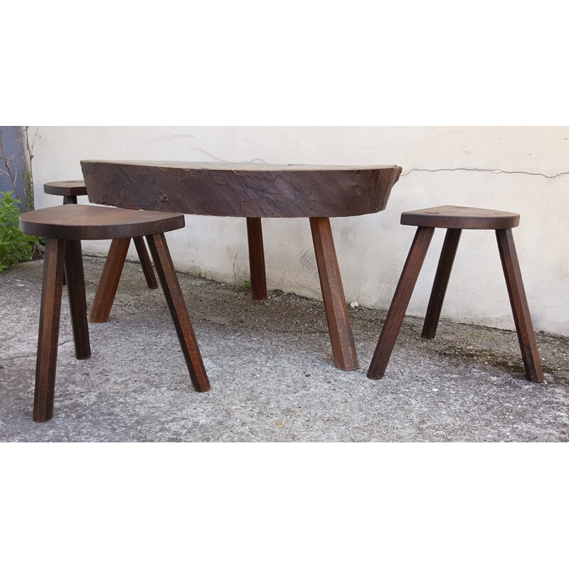 Suite d'une table basse tronc d'arbre avec 3 tabourets de traite - 1960