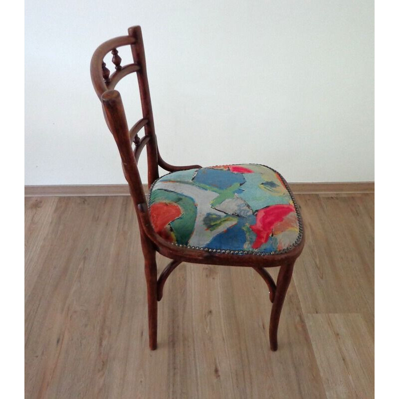 Thonet Vintage-Stuhl mit farbigem Bezug
