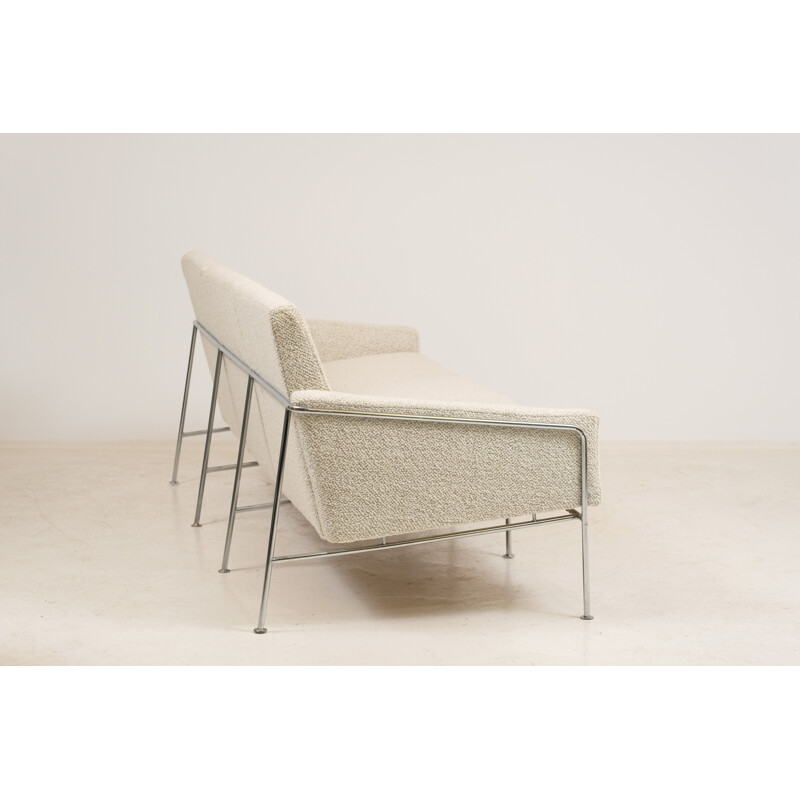 Vintage sofa series 3300 by Arne Jacobsen for Fritz Hansen 1957s