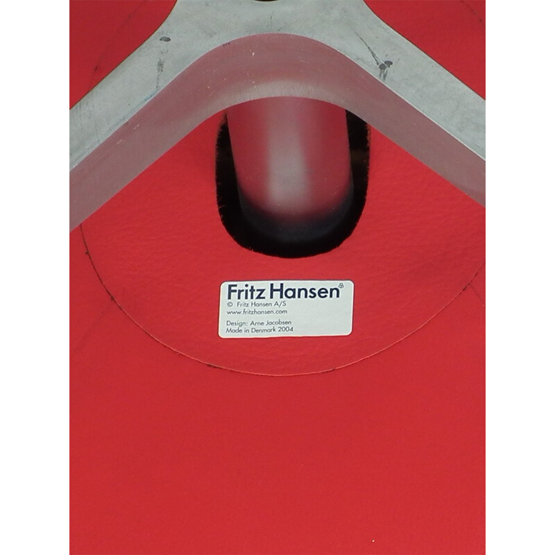 Fritz Hansen "Egg 3316" armchair in red leather, Arne JACOBSEN - 2000s