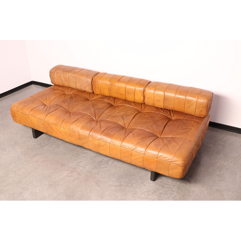 Lit de repos vintage Modèle DS en cuir patchwork cognac par De Sede, Suisse 1970