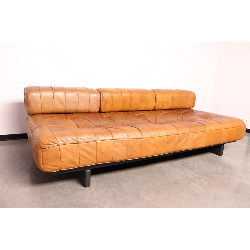 Vintage Daybed model DS in cognac patchwork leather by De Sede, Switserland 1970s