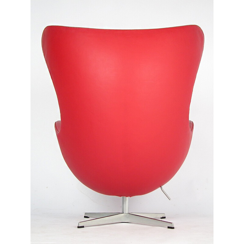 Fritz Hansen "Egg 3316" armchair in red leather, Arne JACOBSEN - 2000s