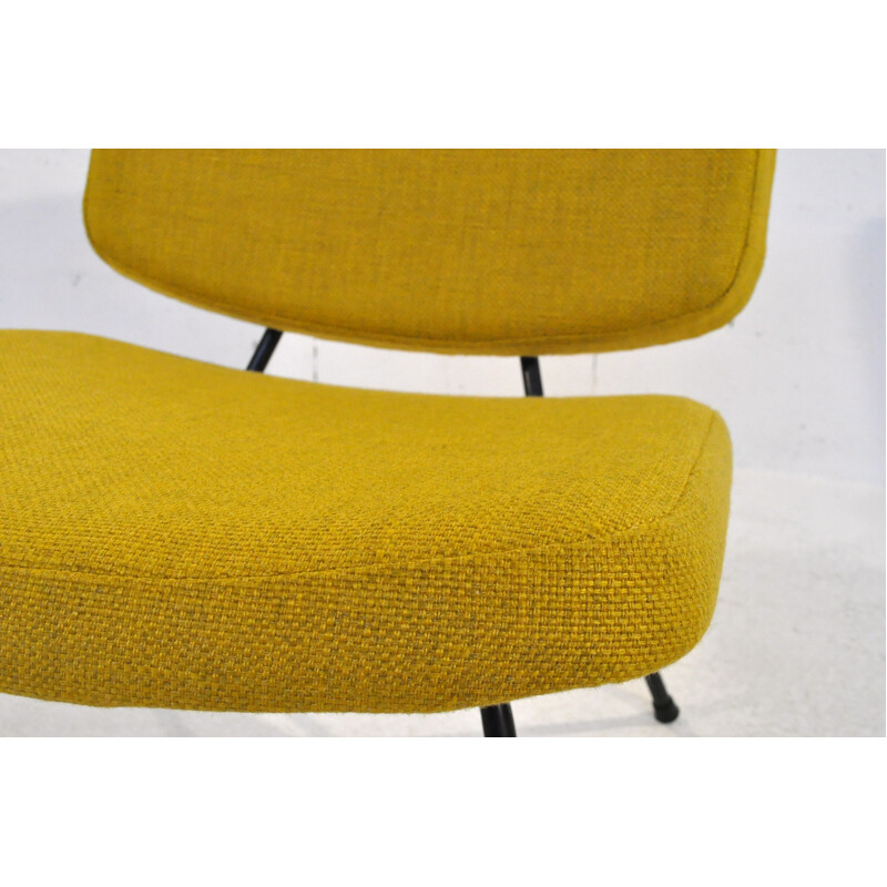 Mustard "CM190" low chair, Pierre PAULIN - 50s