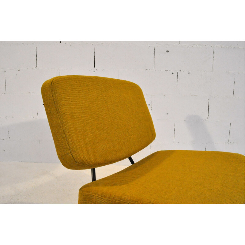 Mustard "CM190" low chair, Pierre PAULIN - 50s