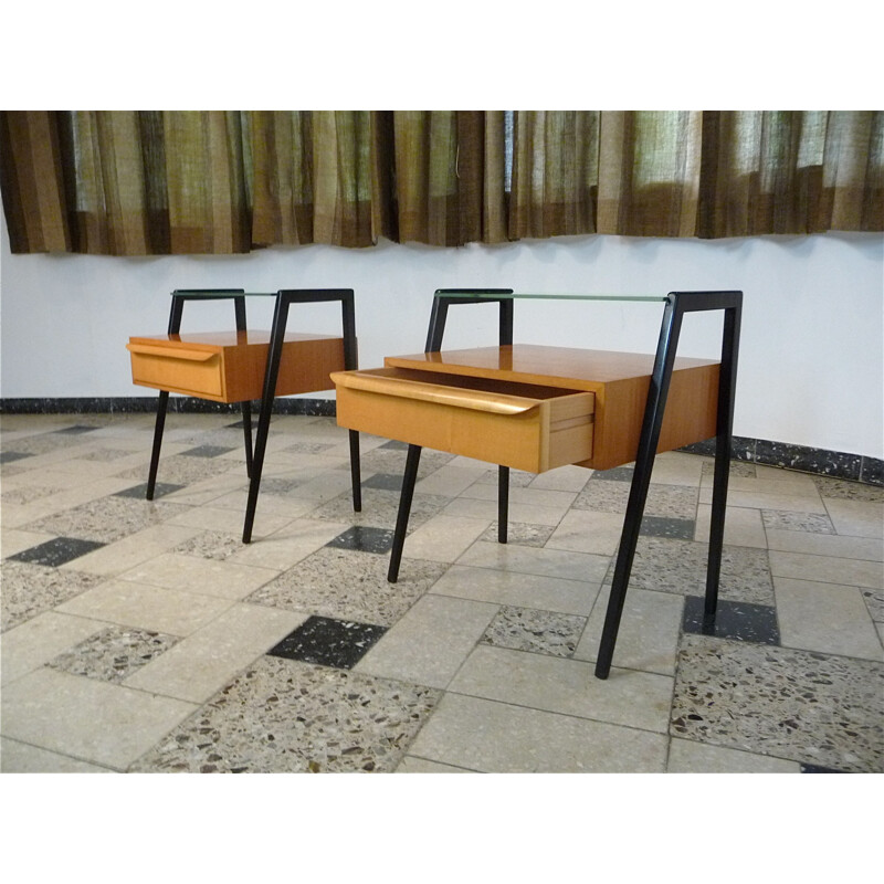Paire de tables de chevet italiennes en bois laqué et verre - 1960