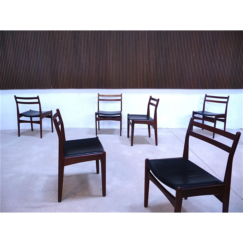 Satz von 6 Frem Røjle Stühlen aus Teakholz und schwarzem Kunstleder - 1960