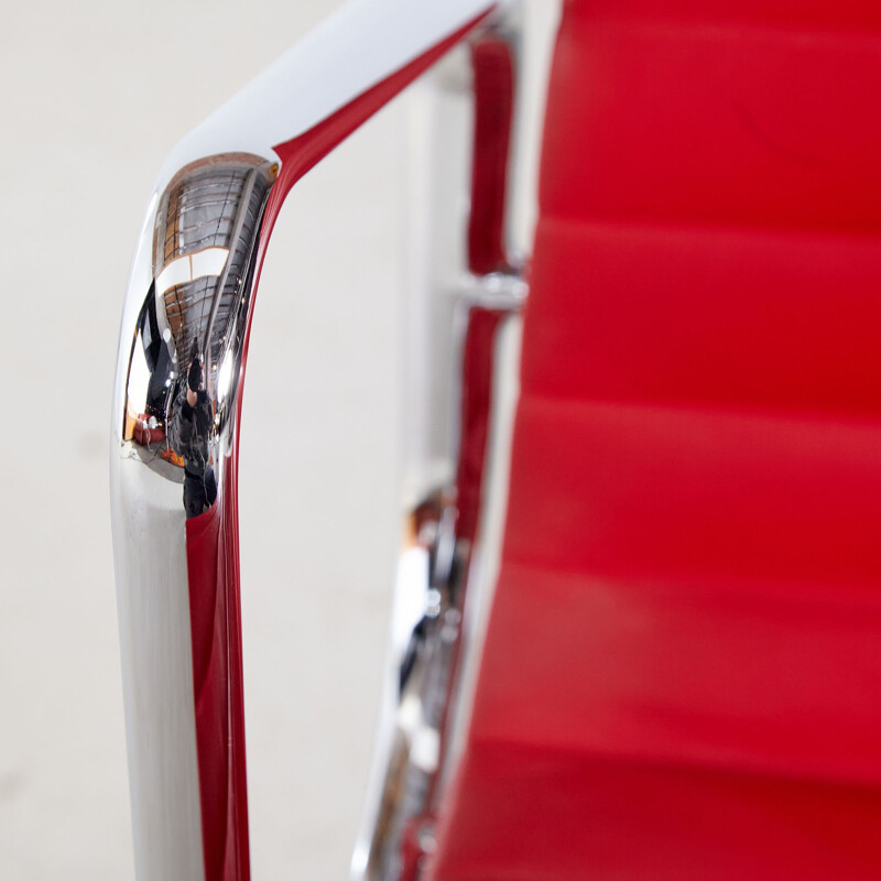 Chaise de bureau vintage pivotante Red Model EA108 par Charles & Ray Eames pour vitra 1980