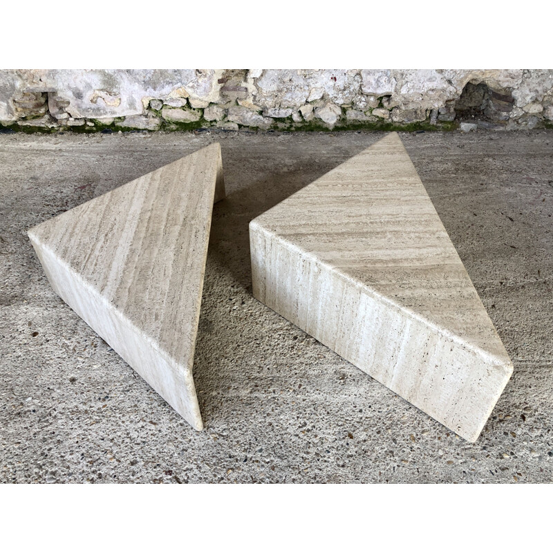 Paire de tables basses vintage triangulaires en travertine, Italie 1970