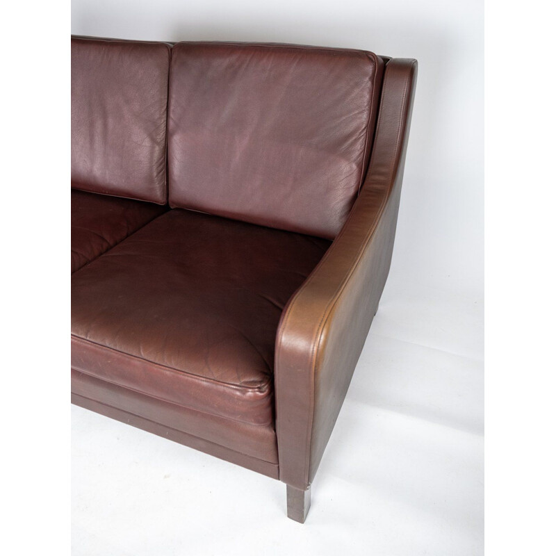Divano vintage a due posti in pelle rosso marrone di Stouby Furniture