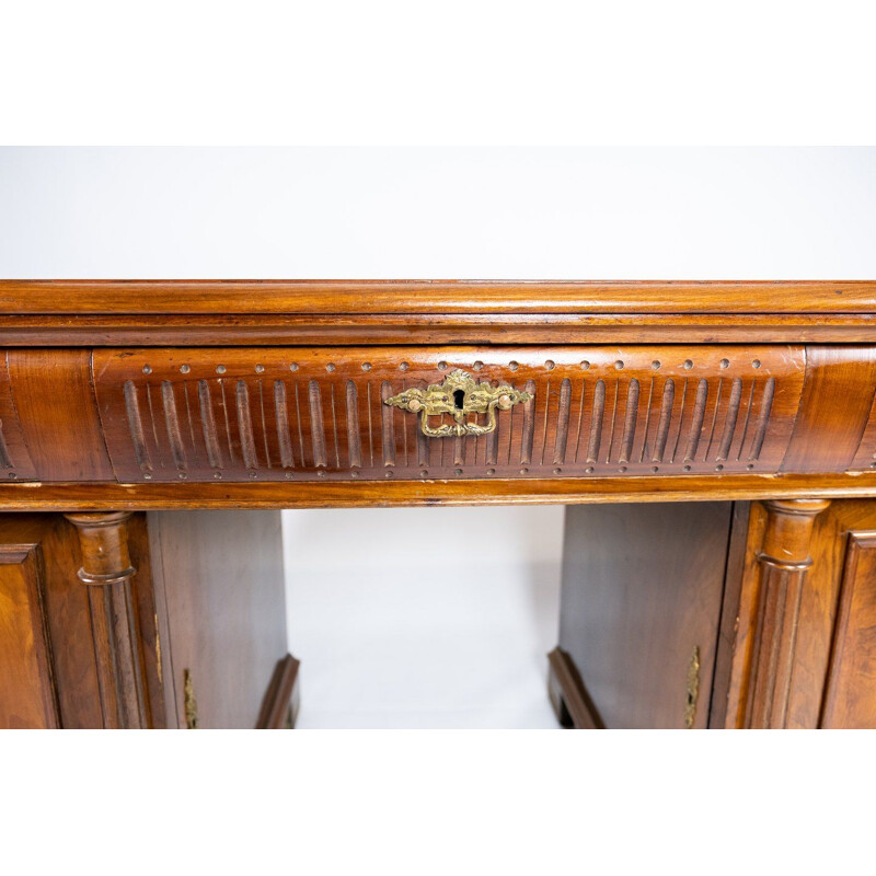 Groot oud notenhouten bureau 1890