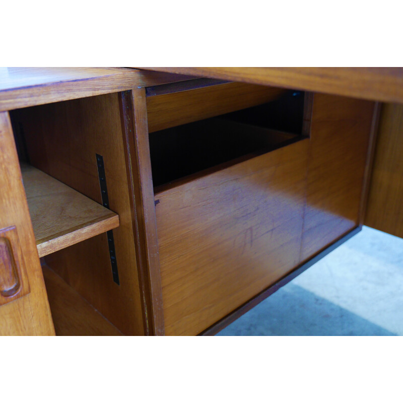 Vintage L-shaped floating executive teak corner desk to Robin Day 1960s