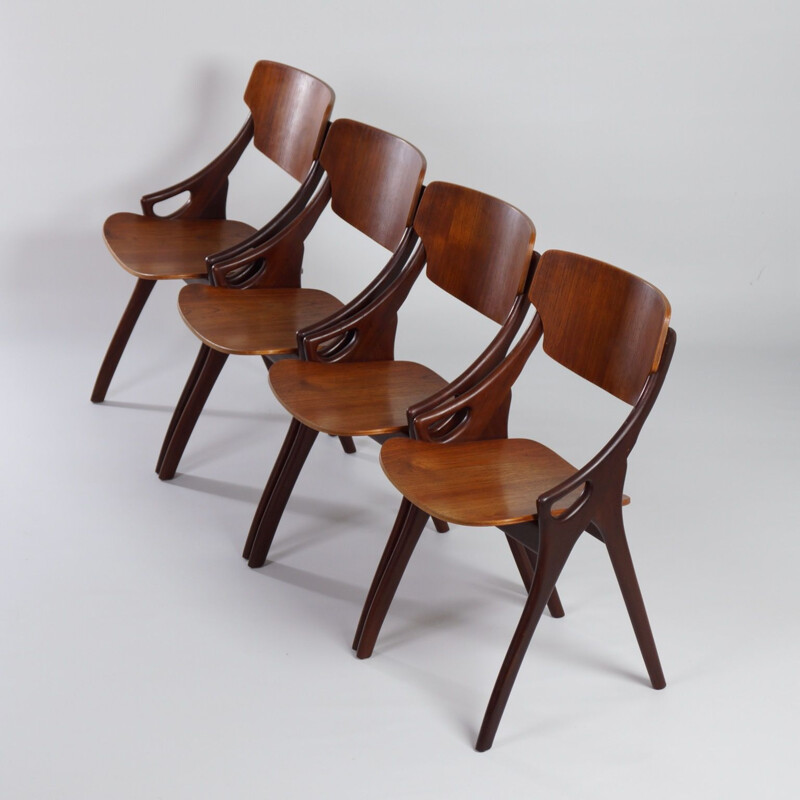 Conjunto de 4 cadeiras de teca vintage de Hovmand Olsen para Mogens Kold, Dinamarca 1960