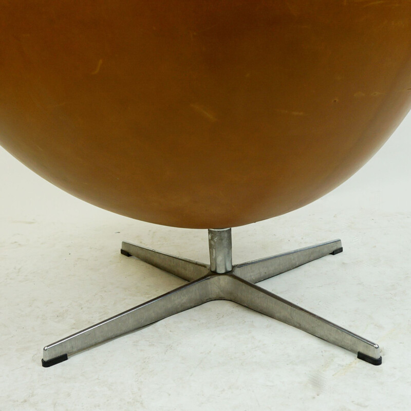 Vintage Cognac Leataher Eggchair by Arne Jacobsen for Fritz Hansen, Denmark 1958s