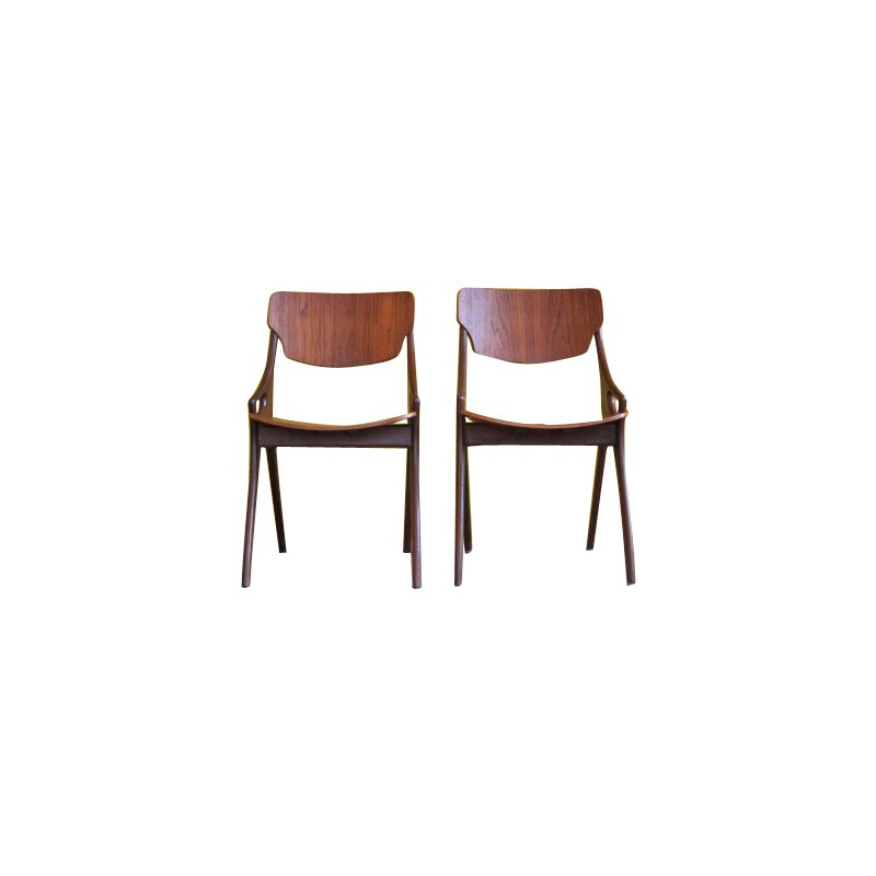 Paire de chaises en teck, Arne HOVMAND-OLSEN - années 50