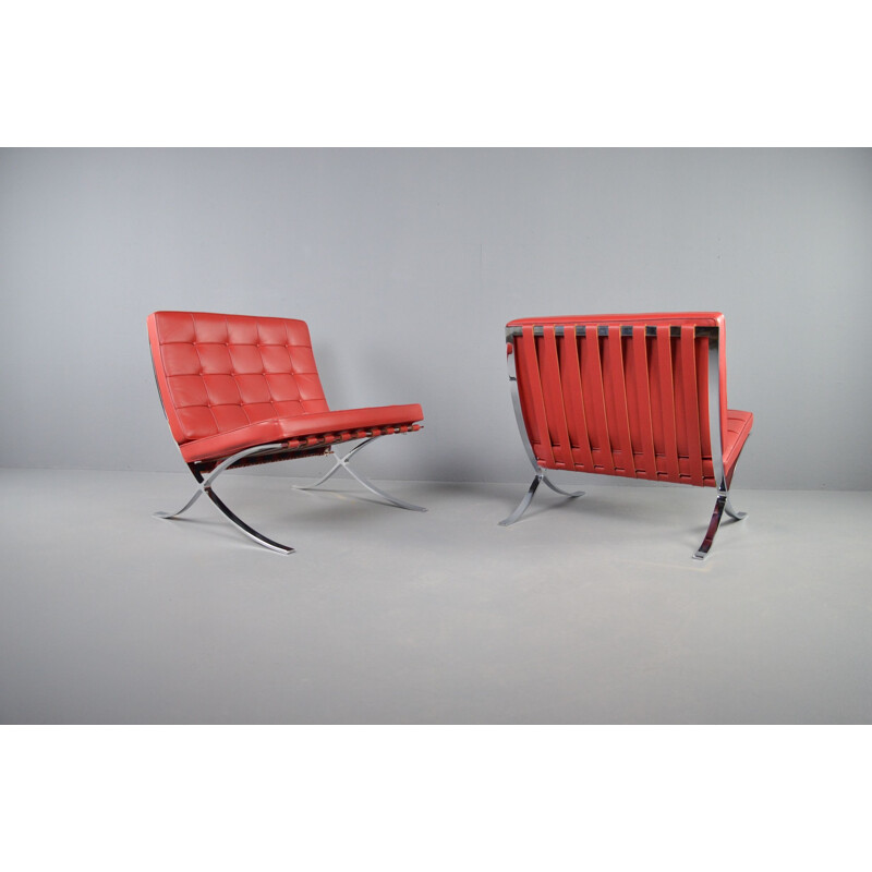 Paire de fauteuils vintage Barcelona en cuir rouge par Mies Van Der Rohe pour Knoll, Bauhaus 1929