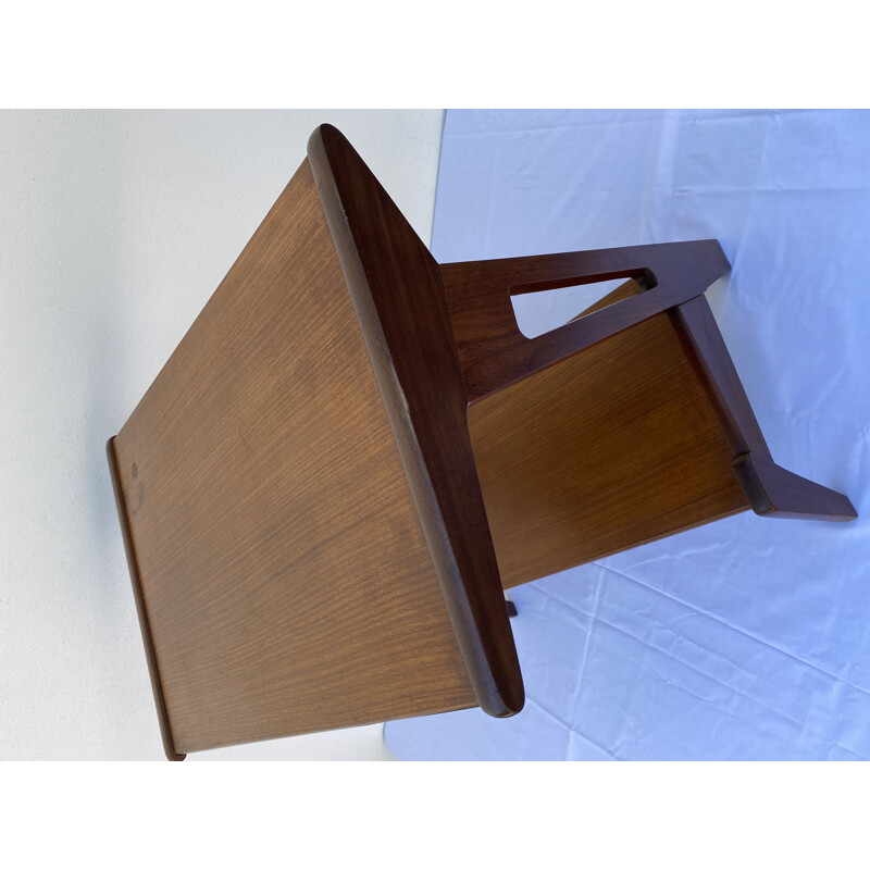 Mesa lateral de madeira de teca Vintage com suporte de TV por Louis van Teeffelen, Países Baixos 1960