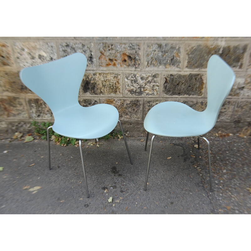 Pair of Fritz Hansen "3107" chairs , Arne JACOBSEN  - 2000s