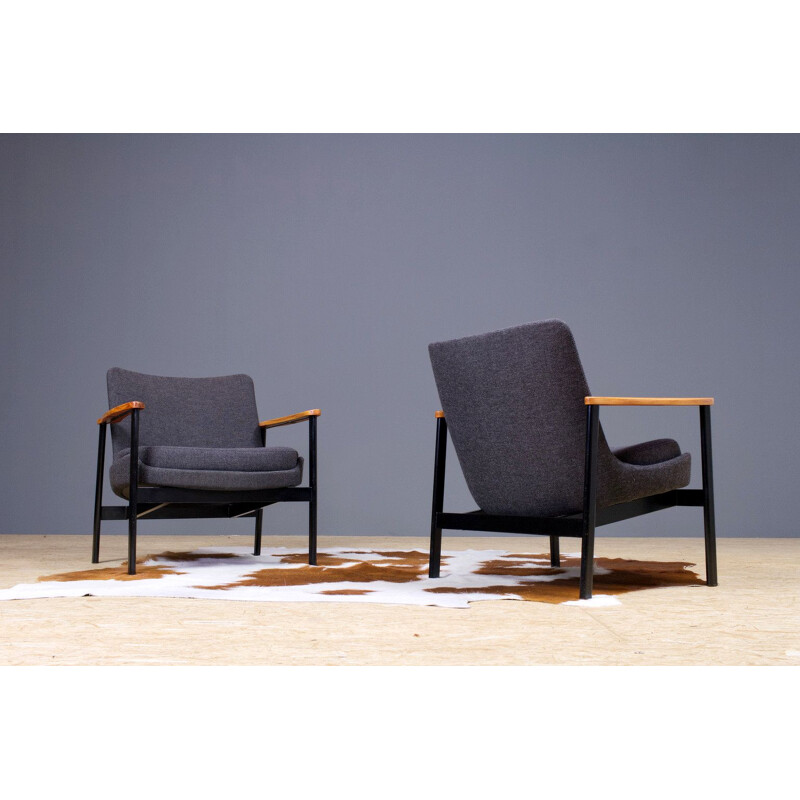 Pair of vintage Ib Kofod Larsen lounge chairs in dark grey wool on black metal frame for Fröscher 1972s