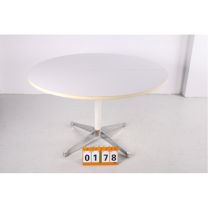 Vintage Round dining table by Herman Miller 1970s