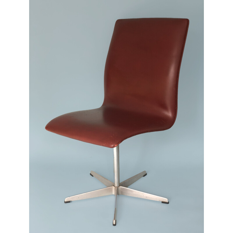 Pair of vintage Arne Jacobsen Leather Oxford Chair By Fritz Hansen 1960s