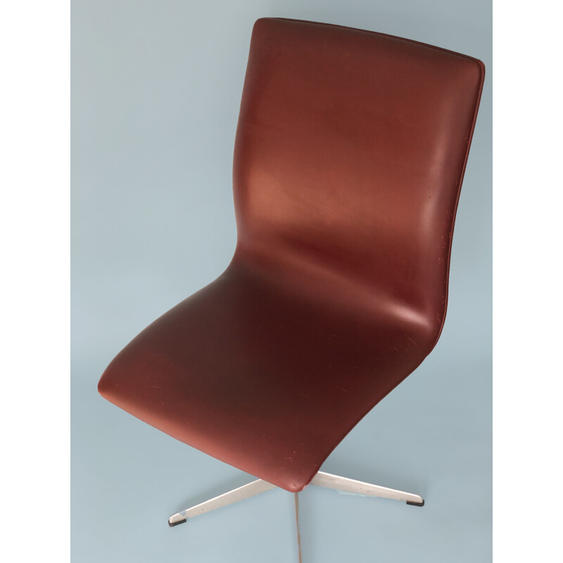 Pair of vintage Arne Jacobsen Leather Oxford Chair By Fritz Hansen 1960s