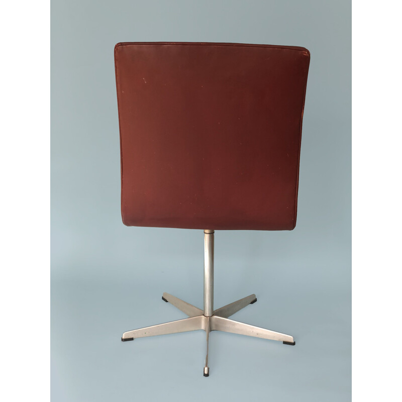 Pair of vintage Arne Jacobsen Leather Oxford Chair By Fritz Hansen 1960s