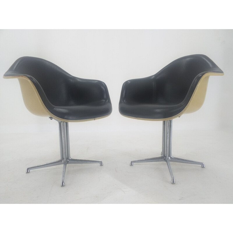 Pair of vintage Herman Miller chairs by Charles and Ray Eames, 1960