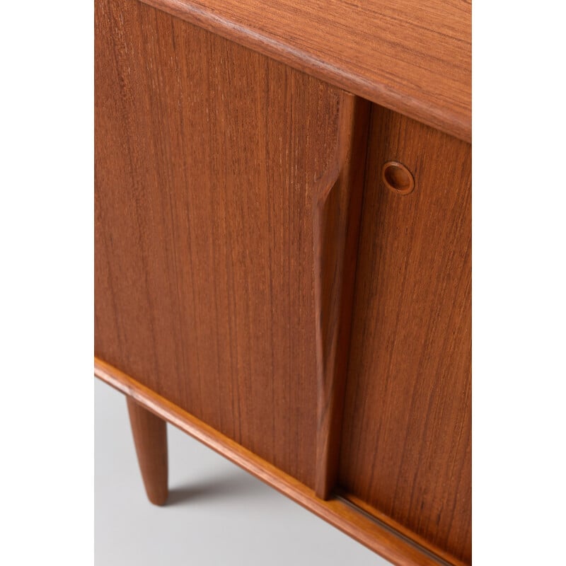 Small Axel Christensen sideboard in teak with sliding doors, Gunni OMANN - 1960s