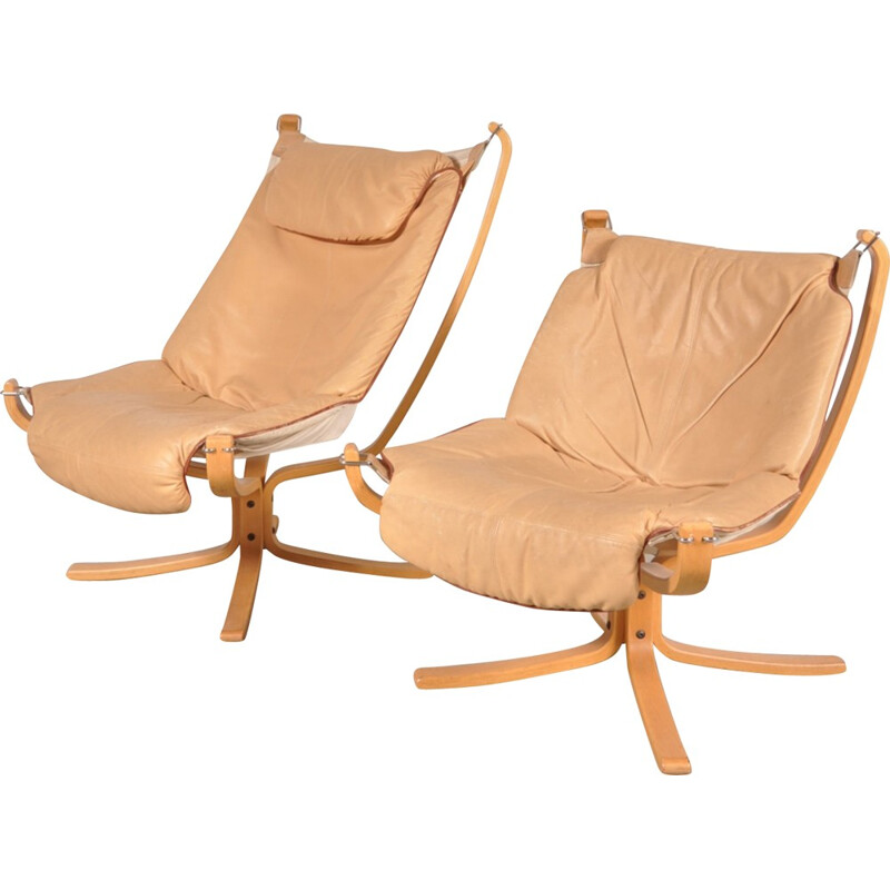 Pair of Vatne Mobler "Falcon" armchairs in beige leather and wood, Sigurd RESSEL - 1960s