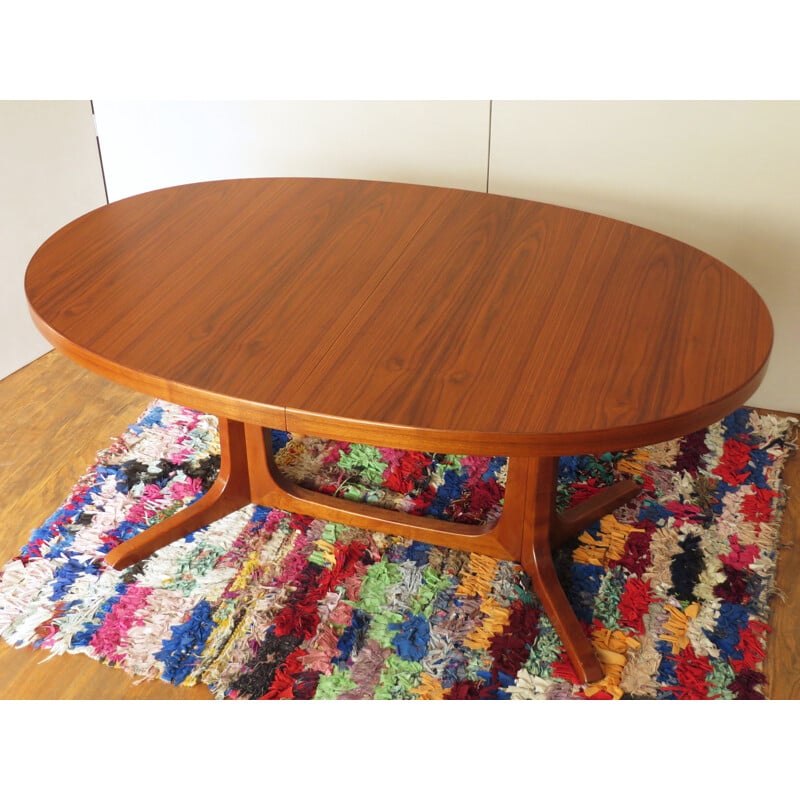 Oval dining table - 60