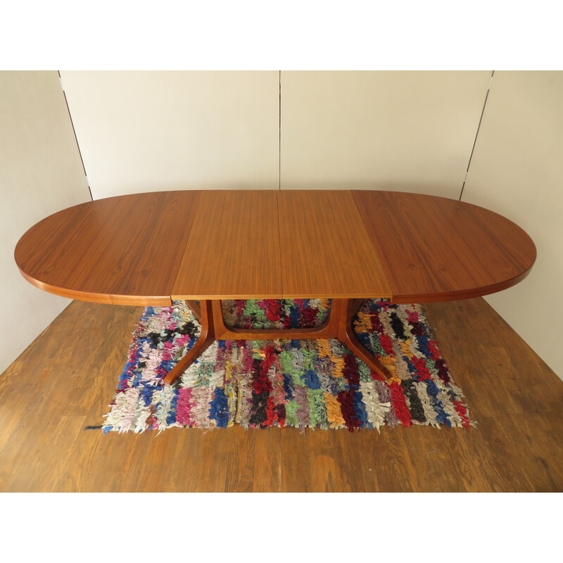 Oval dining table - 60