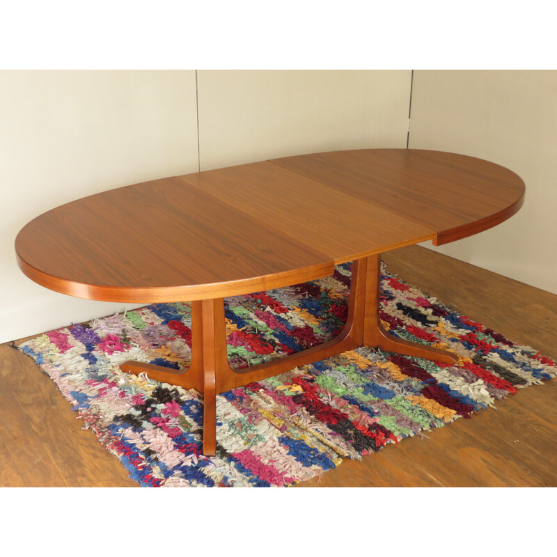 Oval dining table - 60
