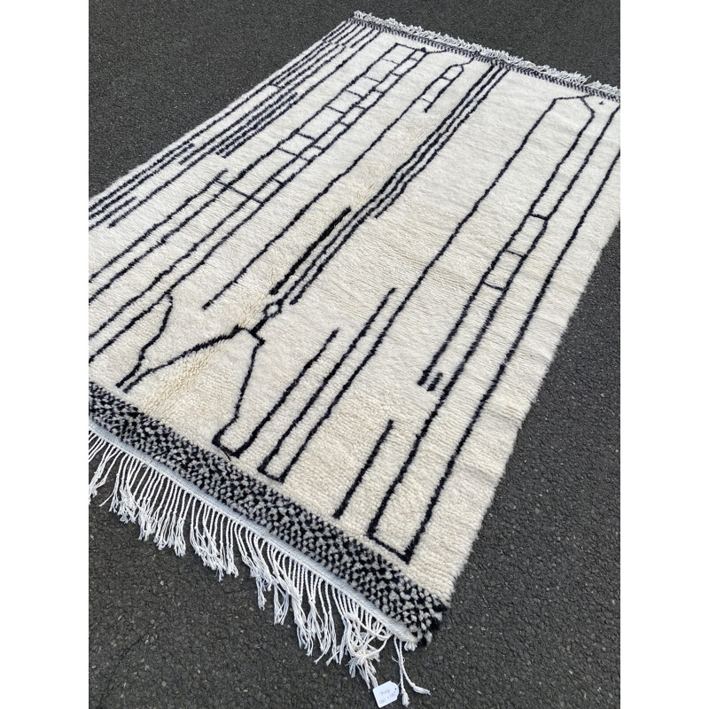 Vintage Berber carpet Beni Ouarain