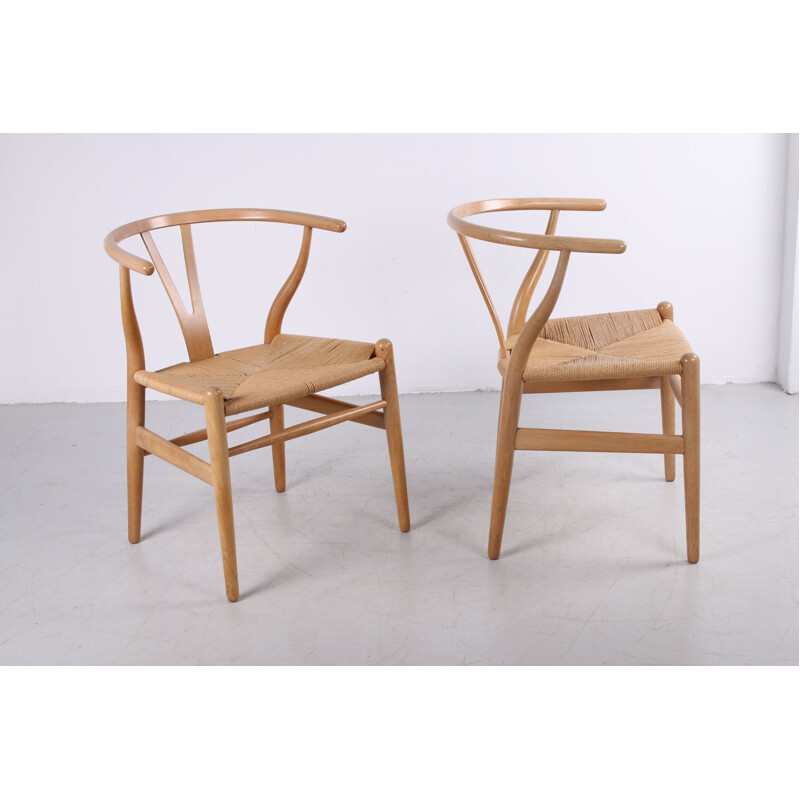 Pair of vintage oak CH24 'Wishbone' chair by Hans J. Wegner for Carl Hansen, 1960