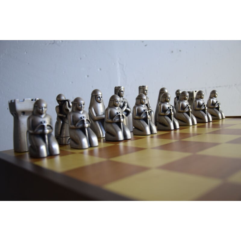 Modern vintage chess set in gold and silver, Italy 1970