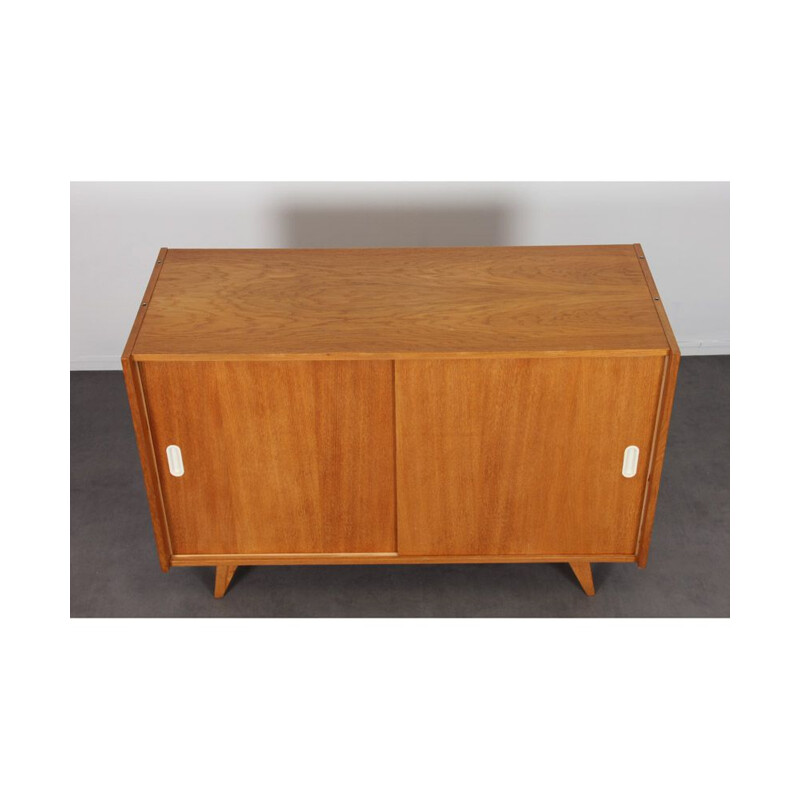 Commode vintage modèle U-452 à portes coulissantes par Jiri Jiroutek 1960