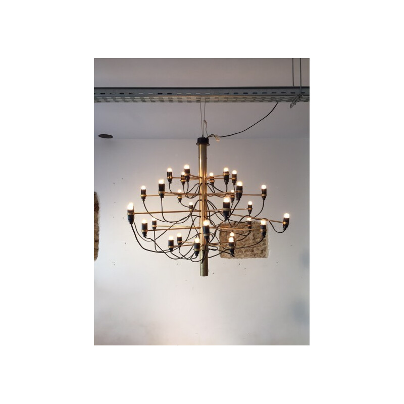 Mid-century chandelier in gold colored brass and iron, Gino SARFATTI - 1990s