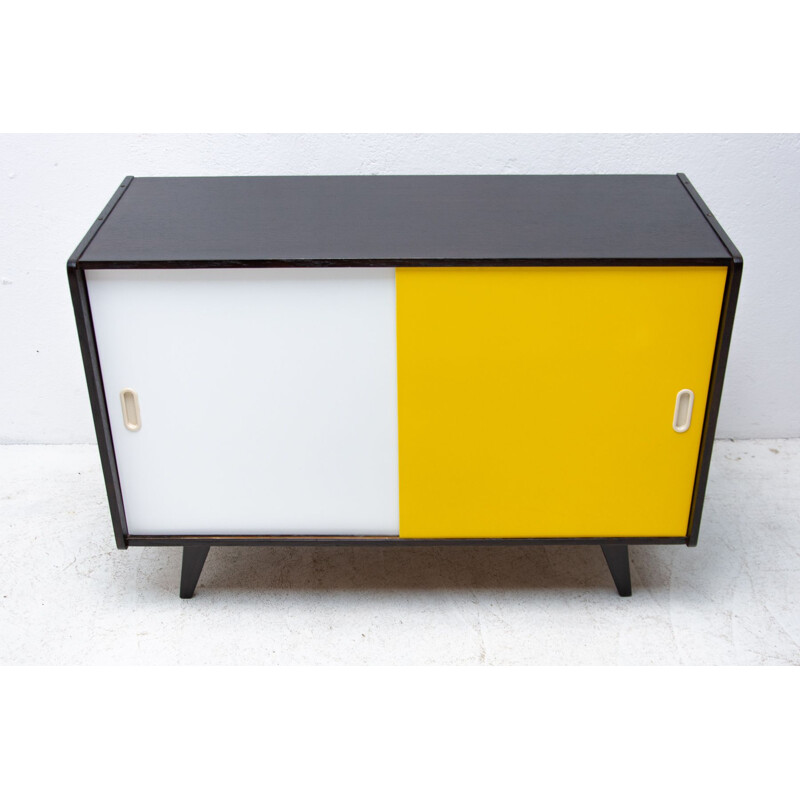 Credenza vintage U-452 in faggio di Jiří Jiroutek, Cecoslovacchia 1960