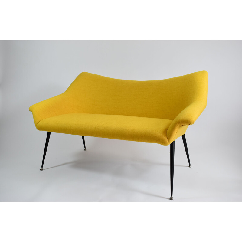 Vintage Zweisitzersofa chromgelber Stoff, Deutschland 1960