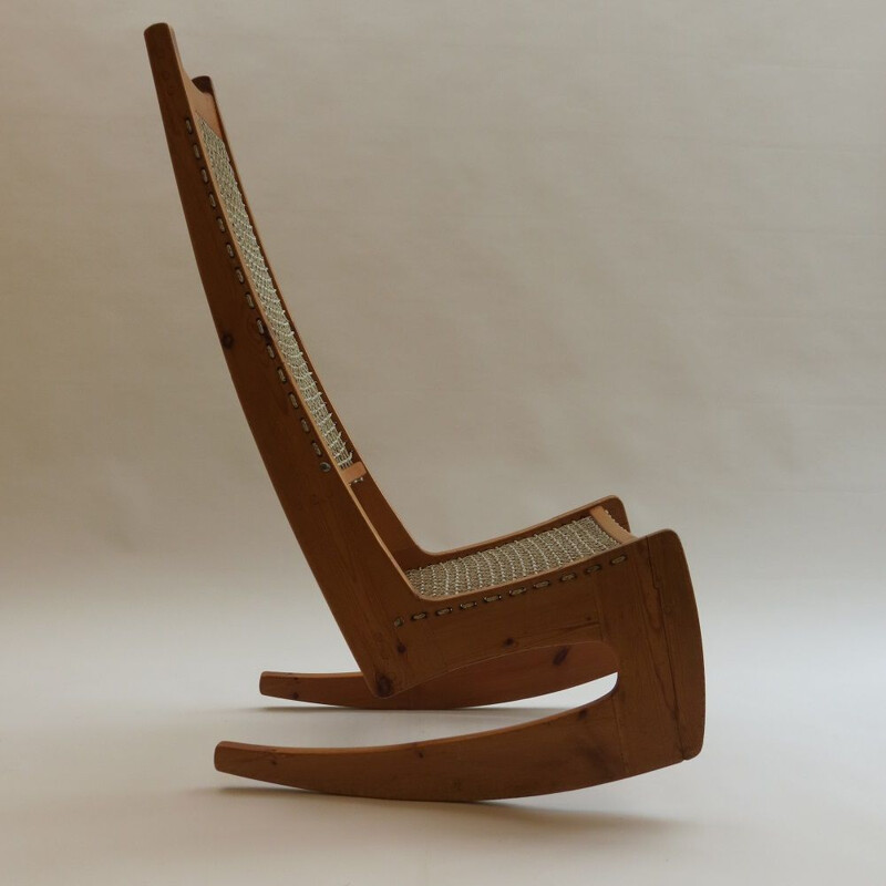 Fauteuil à bascule vintage sculptural Jeremy Broun en pin 1970