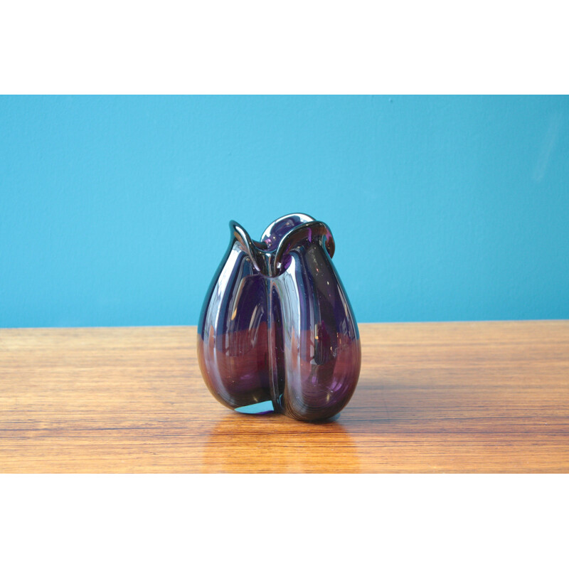 Small Holmegaard "Trefløjet" vase in purple glass, Per LÜTKEN - 1950s