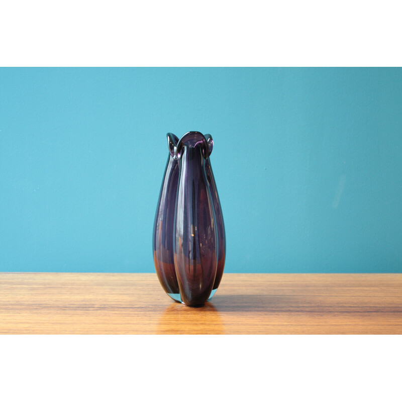 Mid-century Holmegaard "Trefløjet" vase in purple glass, Per LÜTKEN - 1955