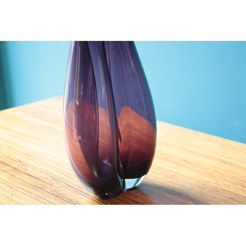 Mid-century Holmegaard "Trefløjet" vase in purple glass, Per LÜTKEN - 1955
