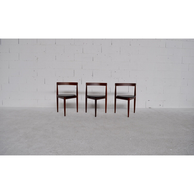 Suite de trois chaises tripodes Frem Rojle en bois de teck, Hans OLSEN - 1960