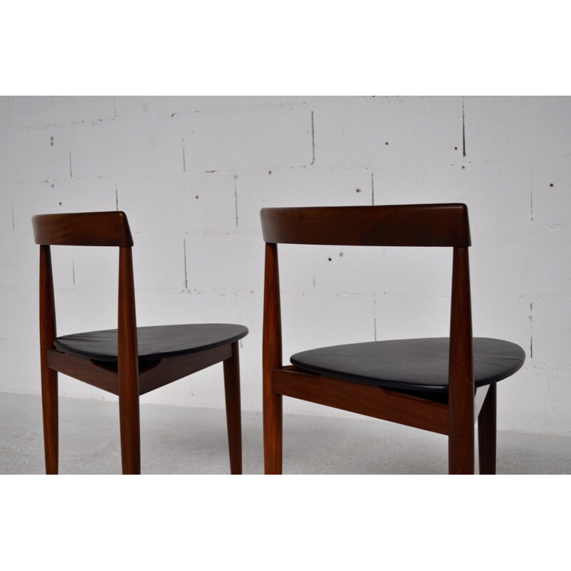 Suite de trois chaises tripodes Frem Rojle en bois de teck, Hans OLSEN - 1960
