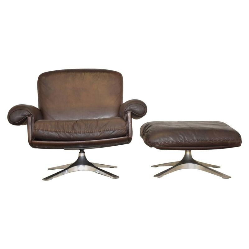 De Sede "DS-31" armchair in dark brown learther and ottoman - 1970s